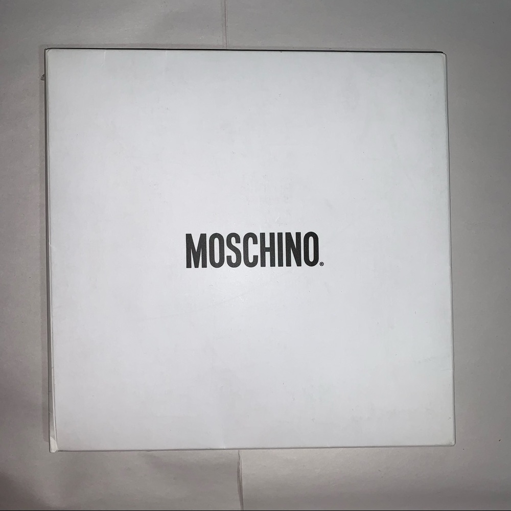 NWT authentic MOSCHINO Four Types of Women SILK SCARF bubble gum pink - Picture 3 of 12